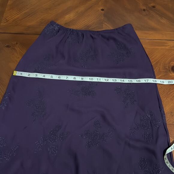 Lavender Brand Dark Purple Skirt with Textured Design Woman Size Medium - Picture 9 of 10